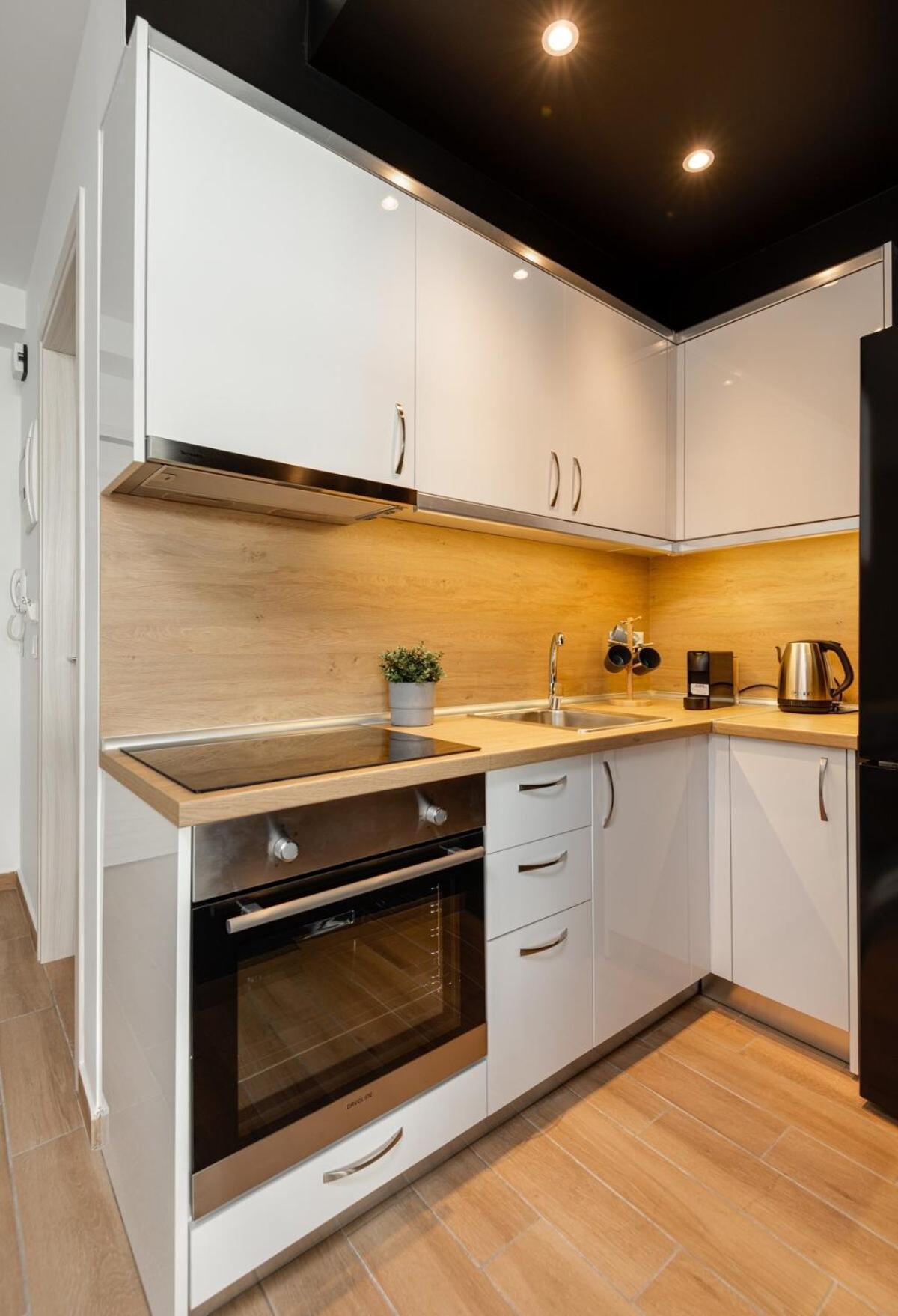 Innovative Fun Modern In Ladadika Apartment