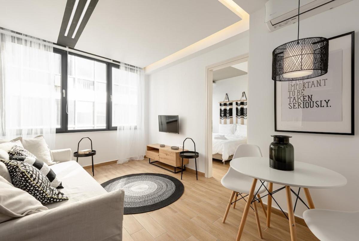 Innovative Fun Modern In Ladadika Apartment *