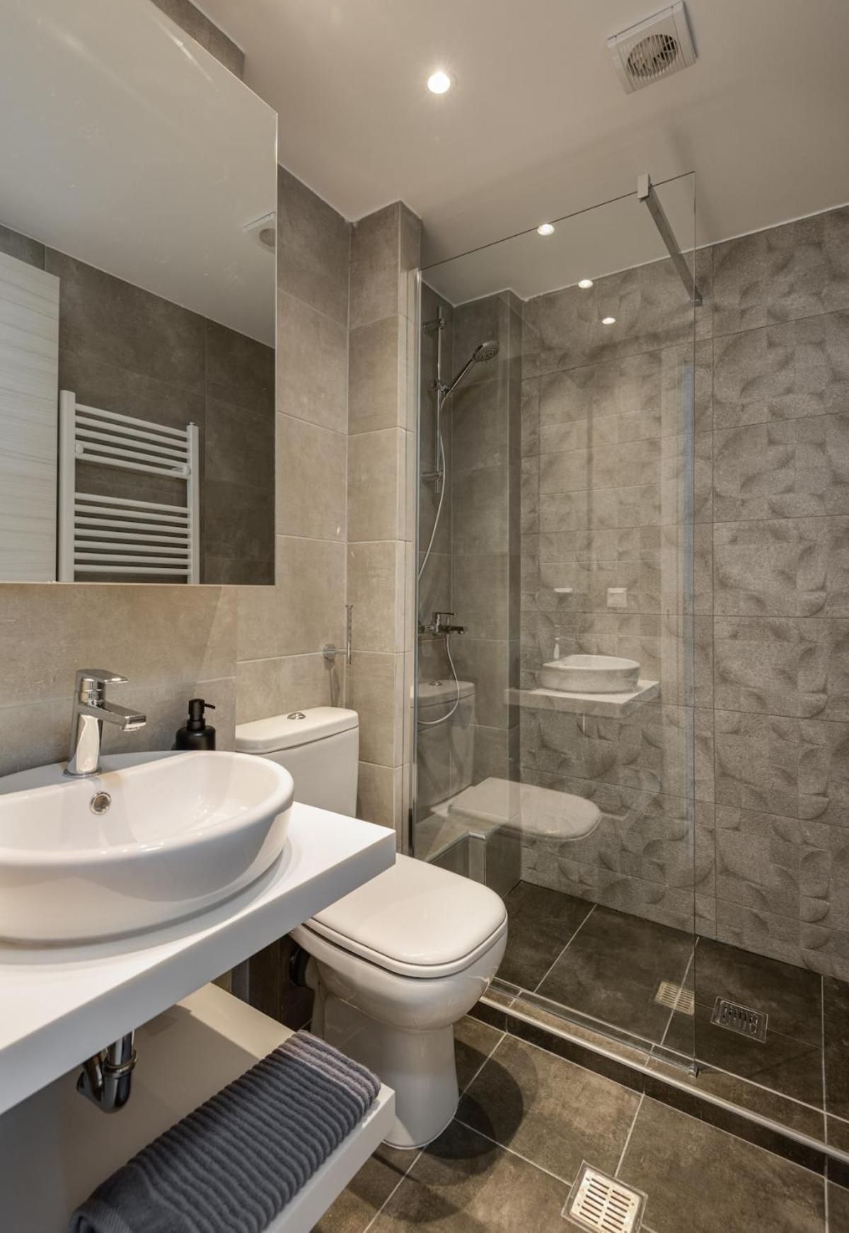 Innovative Fun Modern In Ladadika Apartment